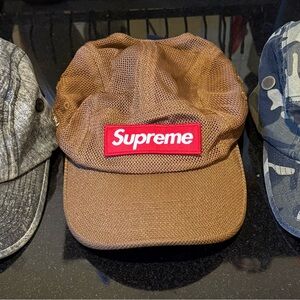 Lot of 3 supreme hats in good condition.